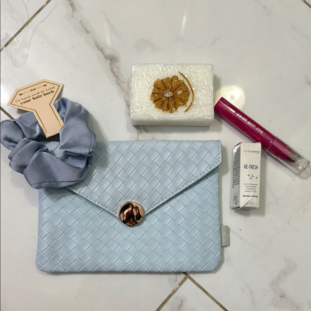 NEW Cosmetic Case w Satin Scrunchie Soap Refresh Spray & Eyeshadow Stick